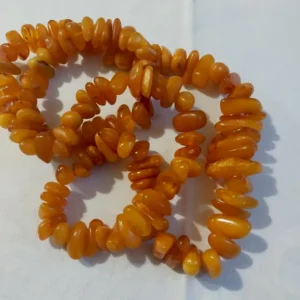 Κολιέ από ατόφιο κεχριμπάρι Βαλτικής σε κόκκινο σατέν πουγκί