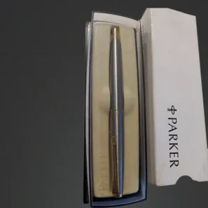 Μεταλλική πένα Parker σε κασετίνα, ασημί με χρυσές λεπτομέρειες