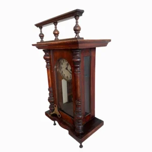 αντίκα-εκκρεμές-ρολόι-19ου-αιώνα Αντίκα εκκρεμές ρολόι τοίχου του 19ου αιώνα με ξύλινο σκαλιστό πλαίσιο και μεταλλικό κλειδί κουρδίσματος