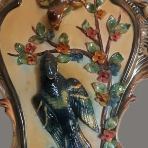 Capodimonte διακοσμητικό τοίχου Primavera με χειροποίητα πολύχρωμα λουλούδια και πουλί σε μπαρόκ πλαίσιο, made in Italy 55x33cm