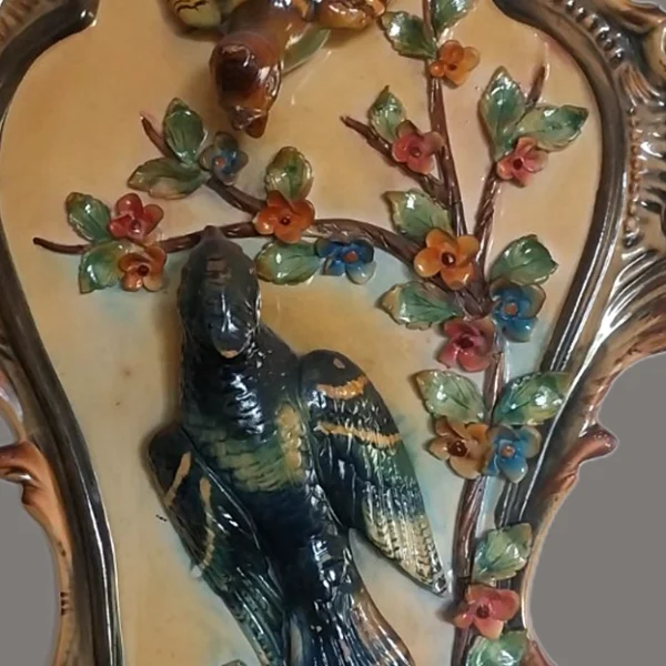 Capodimonte διακοσμητικό τοίχου Primavera με χειροποίητα πολύχρωμα λουλούδια και πουλί σε μπαρόκ πλαίσιο, made in Italy 55x33cm