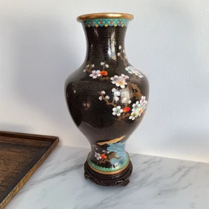 Χειροποίητος αμφορέας cloisonné 42 εκατοστών με παραδοσιακά κινέζικα μοτίβα και χρυσές λεπτομέρειες